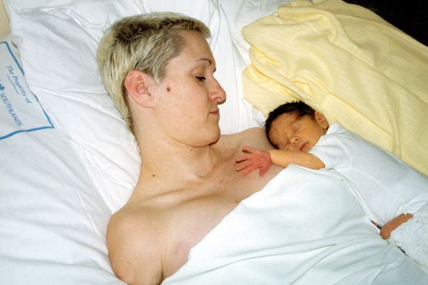 A Heart Breaking Story of armless Woman of London Making Headlines in Britain