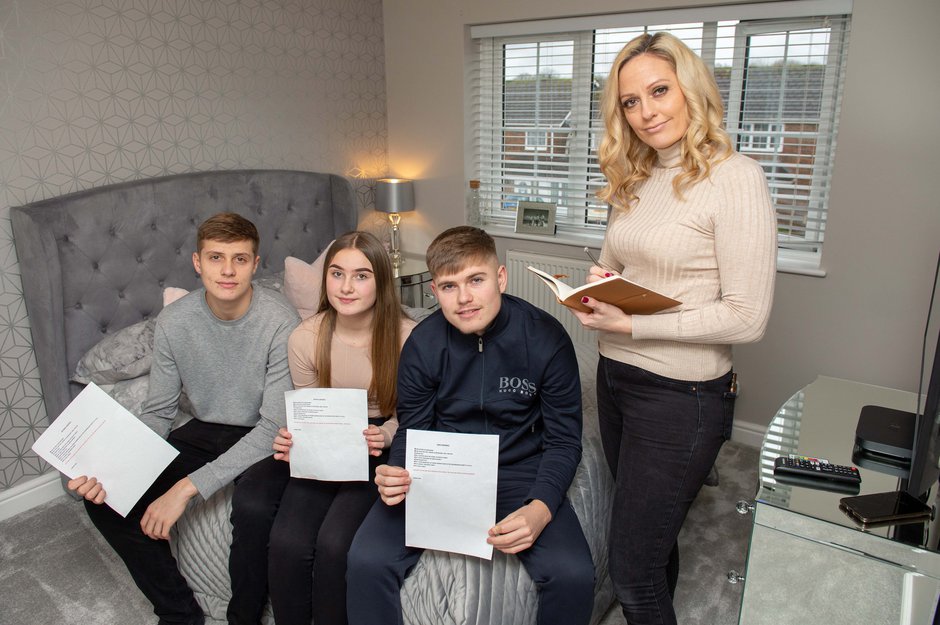 Teenage mom fines make cleaning contract and fines her children on every violation.