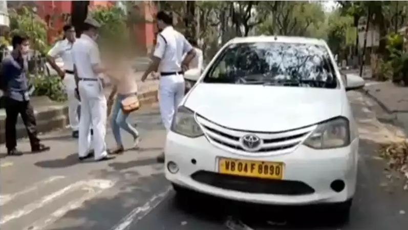 Woman in Kolkata licked and heckled a cop to spread Coronavirus