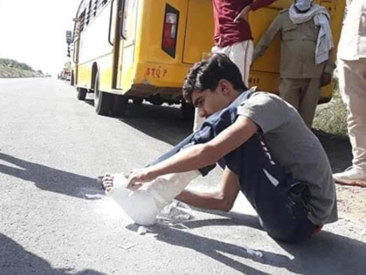 Migrant worker with no work removes plaster from his broken leg and walks 240km to meet his family